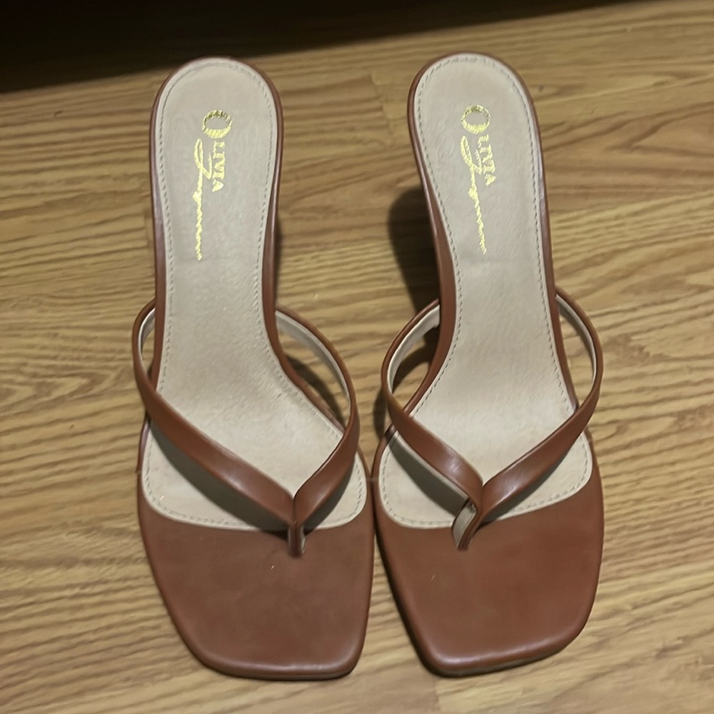 Olivia brown heels !